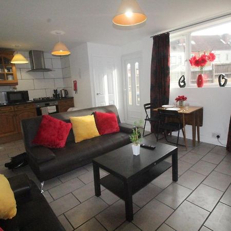 Dinnington House Dinnington By Smart Corporate Stays מראה חיצוני תמונה